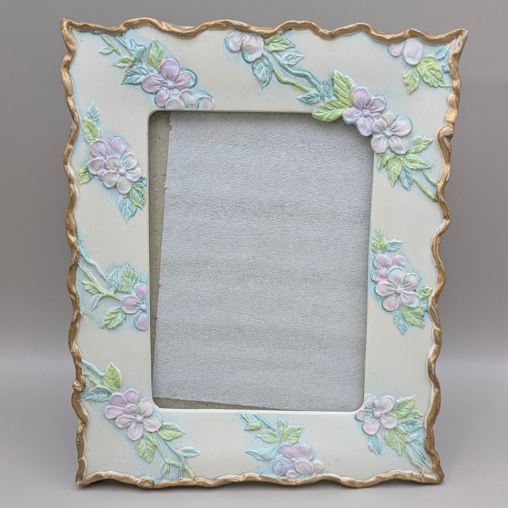 Cream 4x3 Tabletop‎ Picture Frame - Pastel Floral Gold Trim